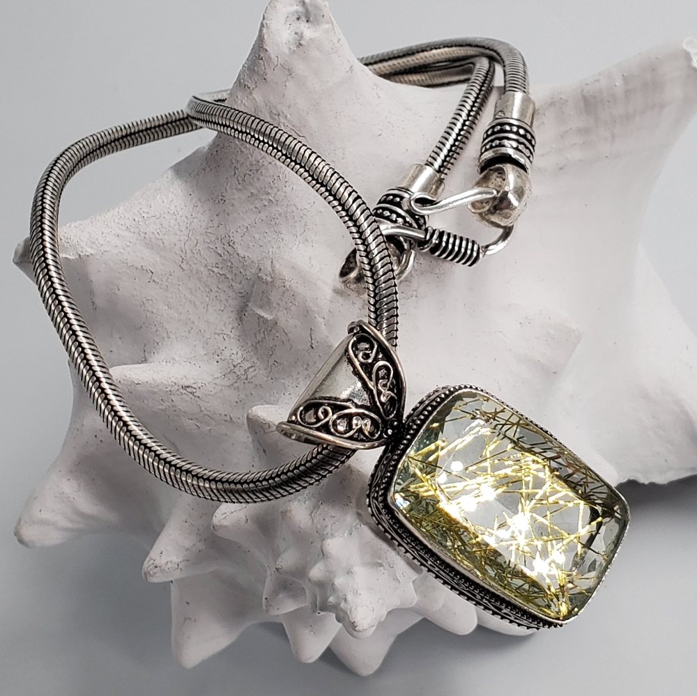 Vinus Heir Quartz Crystal Silver  Pendant Necklace